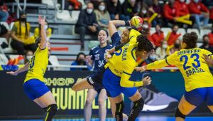 Brasil se classifica para segunda fase do Mundial feminino de handebol