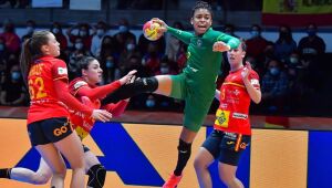 Classificada para as quartas, seleção feminina de handebol perde para Espanha