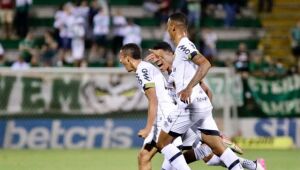 Com golaço de Juba, Sport vence Chapecoense