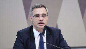 Julgamento da 'linguagem neutra' no STF é interrompido e poderá ter participação de André Mendonça