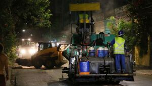 Com tecnologia usada em pistas de aeroportos, av. Rosa e Silva recebe novo recapeamento até sexta