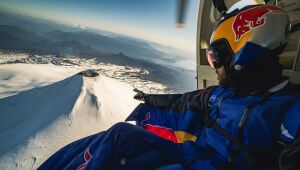 Vídeo: Paraquedista chileno faz voo inédito com wingsuit ao entrar e sair de vulcão ativo