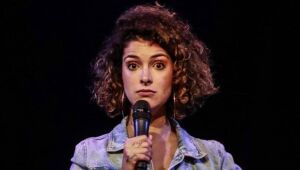 Giovana Fagundes apresenta show de stand-up no Recife