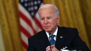 Biden promete apoio à Ucrânia em telefonema com presidente da Ucrânia