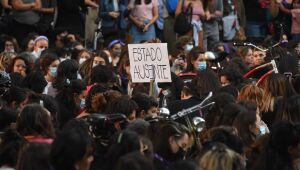 Milhares de mulheres se manifestam contra 'cultura do estupro' no Uruguai