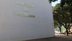 Servidores federais fazem atos em Brasília por reajuste salarial