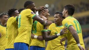 Com Coutinho de volta e sem Neymar, Brasil encara o Equador
