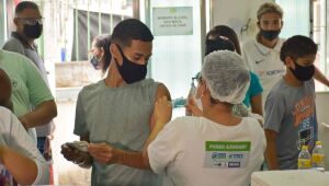 Nove comunidades do Recife recebem vacinação contra Covid-19 e gripe a partir desta terça (18)