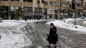 Nevada incomum cobre Jerusalém de branco