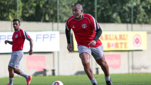 'Quem ganha é o campeonato', fala Walter sobre briga pela artilharia com Kieza e Mikael