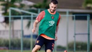 Com lesão na coxa, Naressi vira baixa no Sport