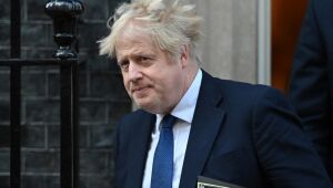 Boris Johnson se desculpa com pessoal da segurança e limpeza por 'partygate'
