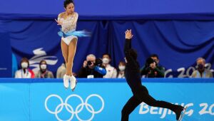 China bate recorde mundial e leva ouro na patinação artística em dupla