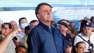 Sob pressão das pesquisas, Bolsonaro ataca o PT, FHC e STF em discurso no Nordeste