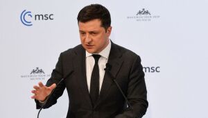 Zelensky diz ter conversado pro telefone com Biden