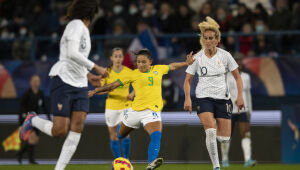 Seleção feminina perde de virada da França, anfitriã do Torneio Internacional