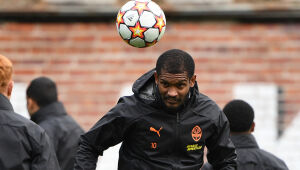 Veja lista dos jogadores brasileiros que atuam no futebol da Ucrânia e tentam deixar o país