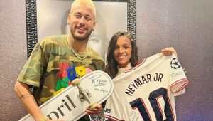 Com direito a churrasco, Neymar recebe Rayssa Leal em Paris