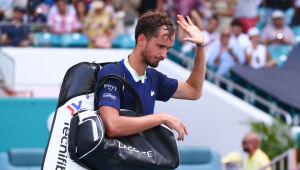 Medvedev perde nas quartas de final em Miami e não consegue recuperar número 1 do ranking da ATP