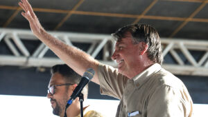 Em Pernambuco, Bolsonaro participa de lançamento da pedra fundamental da Escola de Sargentos