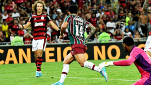 Cano marca dois e Fluminense supera Flamengo em primeiro jogo da final do Campeonato Carioca