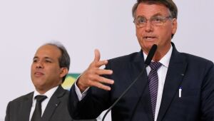 Intérprete de libras de Bolsonaro lança pré-candidatura a deputada federal