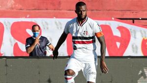 Santa Cruz players show support for Leston Júnior after suspension
