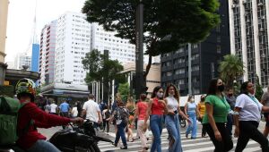 Brasil tem 12,6 mil novas infecções por covid-19 em 24h