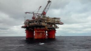 Petróleo fecha em alta após passar maior parte do dia em baixa