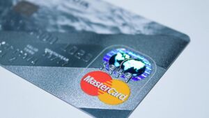 Mastercard quer eliminar uso de senhas em cartões até o final da década