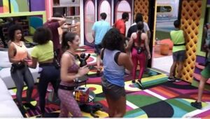 Internautas criticam postura de Vyni no ao vivo