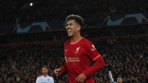 Firmino faz dois, Liverpool empata com Benfica e vai às semifinais da Champions