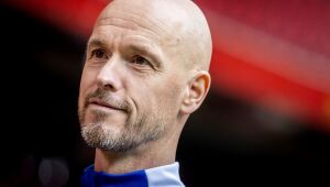 Manchester United anuncia Erik ten Hag como técnico para a próxima temporada