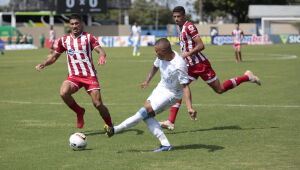 Com atuação fraca, Náutico perde para o Londrina na estreia da Série B