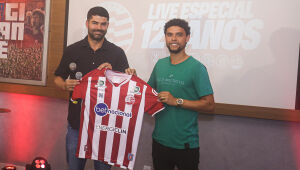 Náutico apresenta ex-Grêmio Victor Ferraz como novo reforço do elenco para Série B