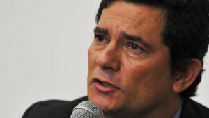 A seis meses das eleições, Moro divulga curso contra 'O Sistema' da corrupção