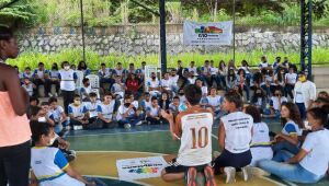 Criadores do projeto Gondwana promovem ação envolvendo futebol e cultura em escola da rede pública