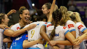 Minas, de Carol Gattaz e Thaísa, pode ser campeão da Superliga nesta sexta-feira