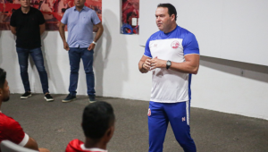 "Um erro meu pode custar o título", diz Roberto Fernandes em preparação para final do Pernambucano