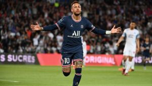 Neymar diz que pretende ficar no PSG, apesar dos rumores