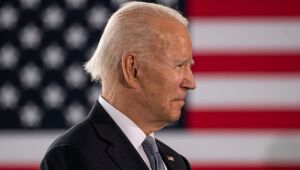 Biden assina ajuda de US$ 40 bilhões para Ucrânia