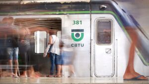 Metroviários decidem pela suspensão do estado de greve, após encontro com governador