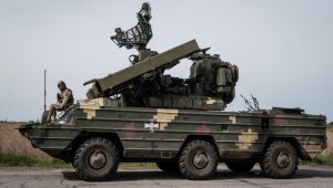 Rússia anuncia ataque a centro de treinamento militar da Ucrânia perto da fronteira polonesa