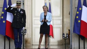 Macron nomeia ministra do Trabalho como primeira-ministra na França