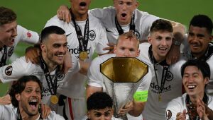 Eintracht Frankfurt bate Rangers nos pênaltis e é campeão da Liga Europa