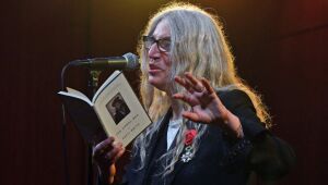 'Uma grande alegria': ícone punk Patti Smith recebe maior honraria da França