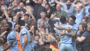 Manchester City vence Villa com virada dramática (3-2) e é campeão inglês pela 8ª vez