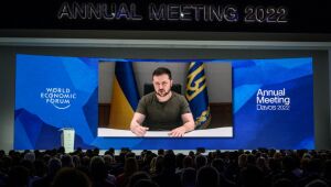 Zelensky pede em Davos fim do comércio com a Rússia e pede mais armas