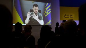 Presidente ucraniano acusa Rússia de 'genocídio' no Donbass
