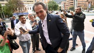 "Fico", o candidato "showman" que aspira garantir a segurança na Colômbia